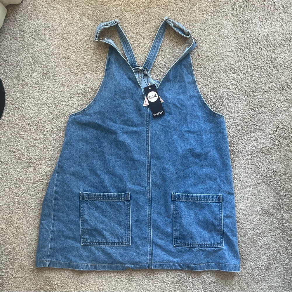 BooHoo: Mid Wash Plunge Front Denim Dress